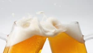 生ビールで乾杯｜焼肉ホルモンぎゅうたの生ビールはいつでも何杯でも290円（税込）