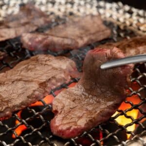 ブログ |焼肉ホルモンぎゅうた姫路本店 1 網の上で焼き上げる焼肉
